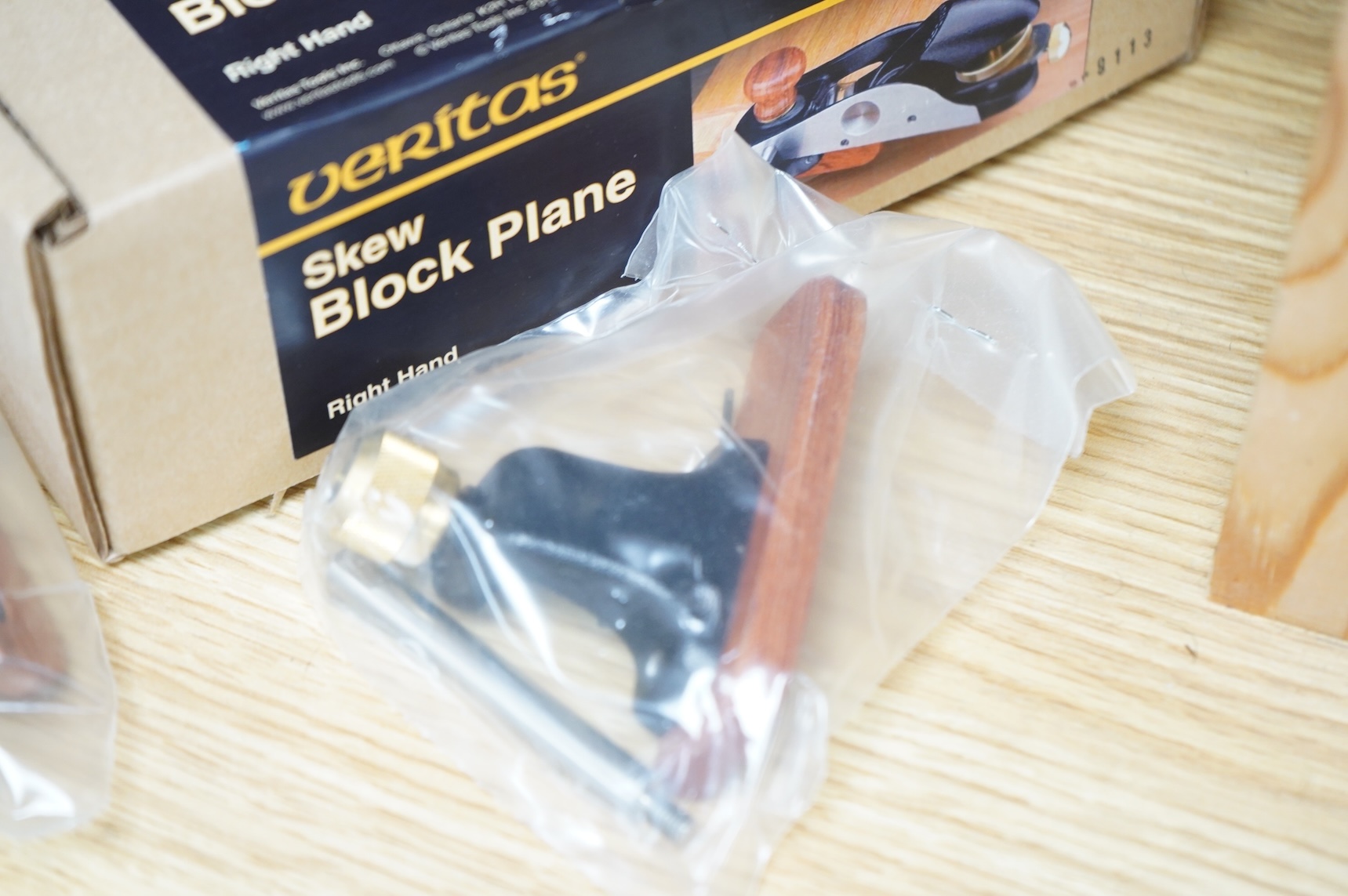 A pair of boxed Veritas Tools skew block planes (left hand and right hand) with paperwork (05P 77.01 and 05P76.01)